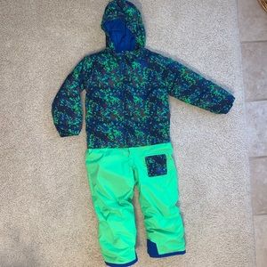 The North Face kids ski suit. Like new!